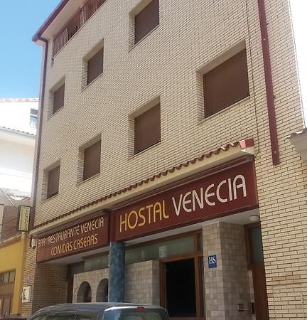 Hostal Venecia Monzón 외부 사진