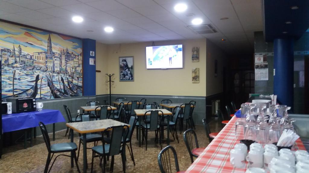 Hostal Venecia Monzón 외부 사진