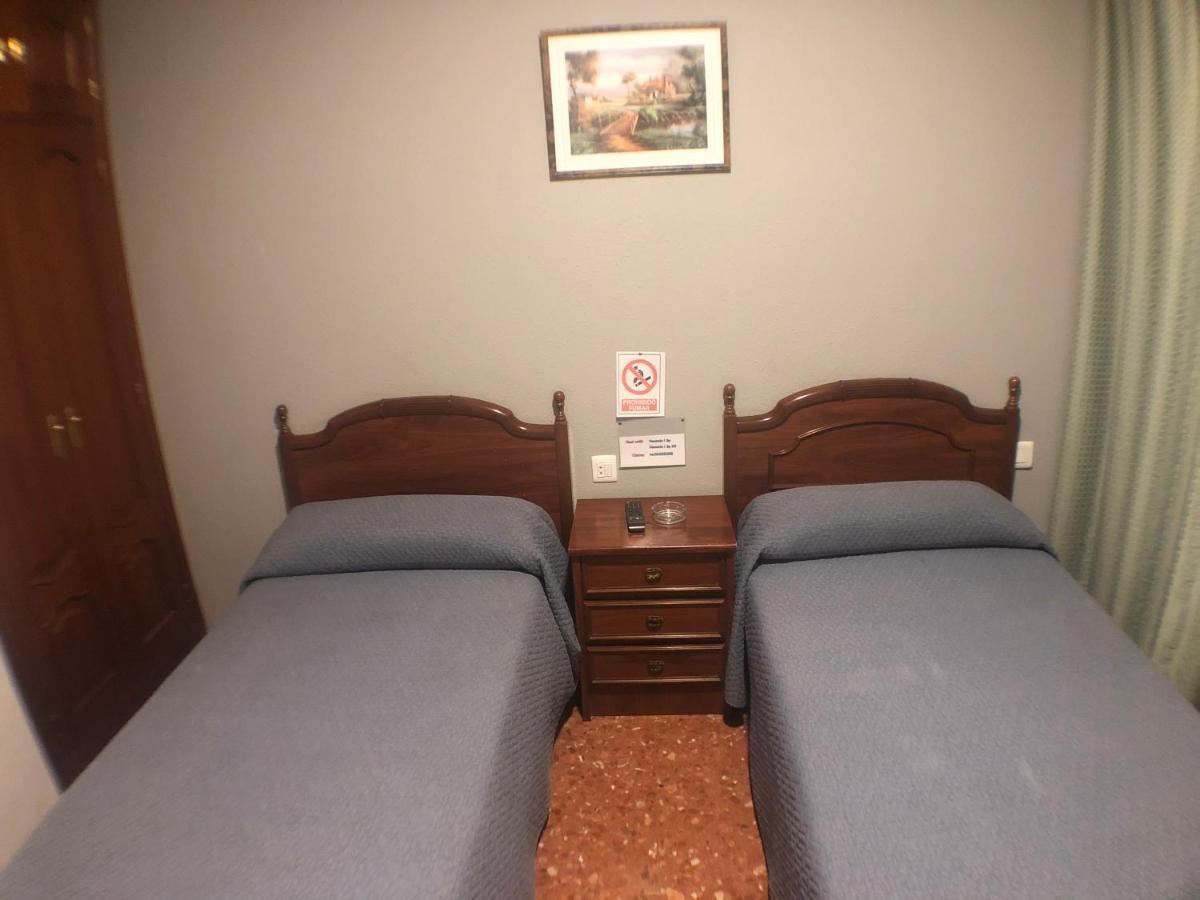 Hostal Venecia Monzón 외부 사진